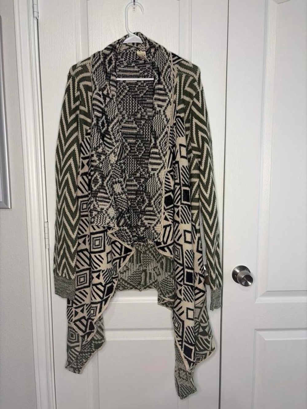 Faded Glory Olive and Cream Geometric Open-Front Cardigan